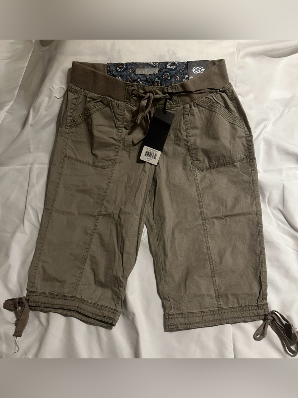 #1429 Olive Drawstring Cargo Shorts-
One 5 One- Sz Large NWT